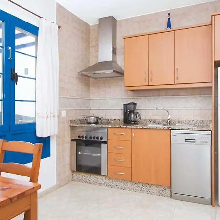 Villa Playa Blanca Sleeps 6 Air Con Wifi *